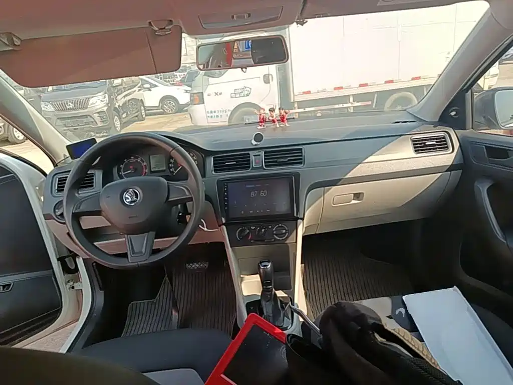 Skoda Rapid — миниатюра 10