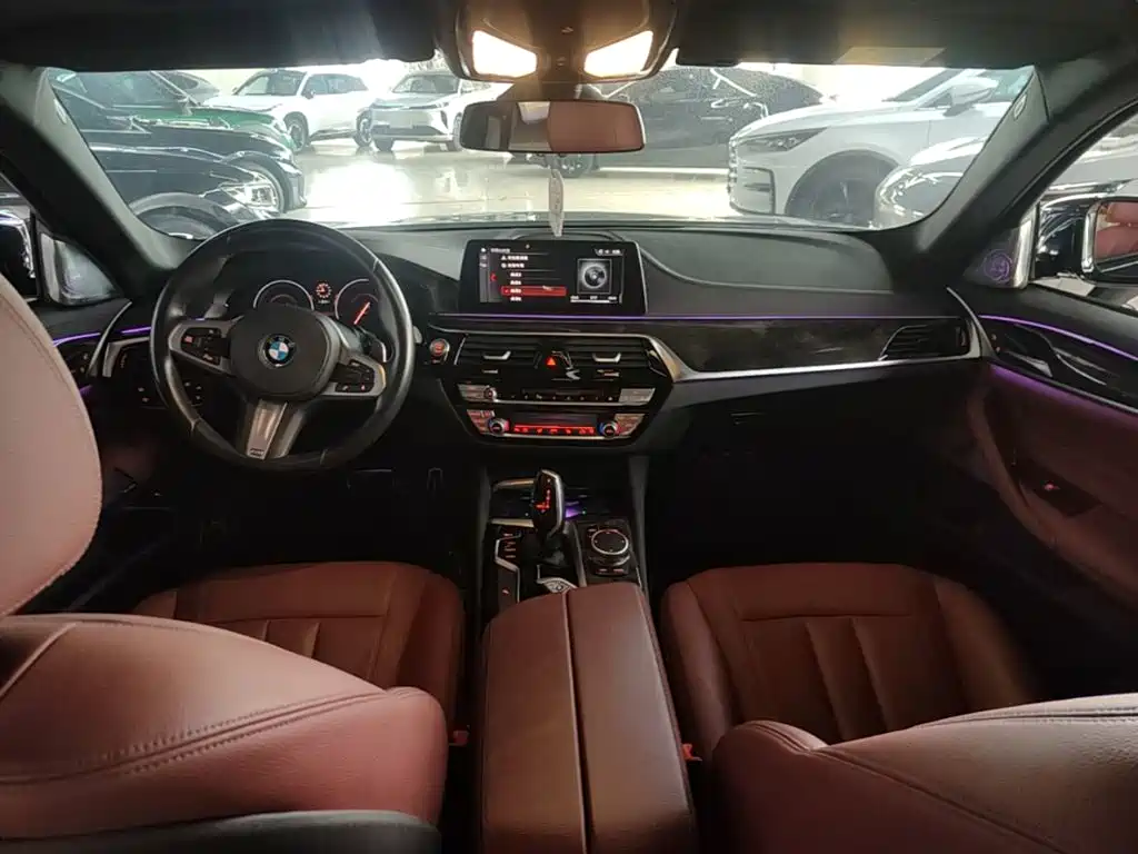 BMW 5 Series — миниатюра 10