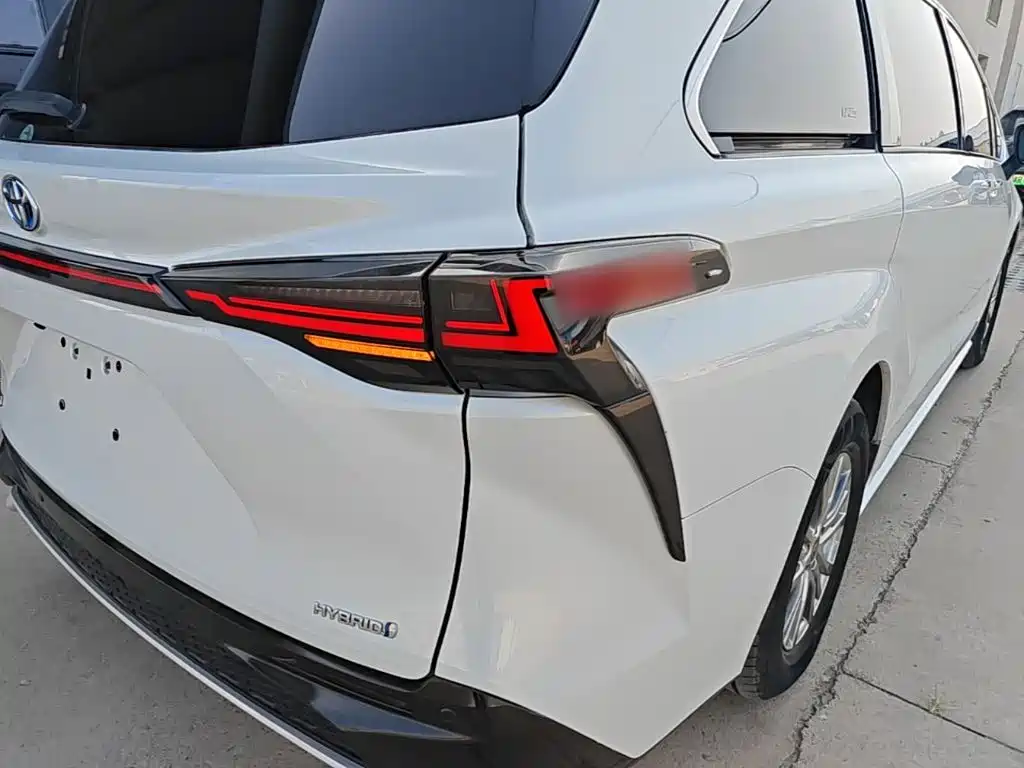 Toyota Sienna — миниатюра 8