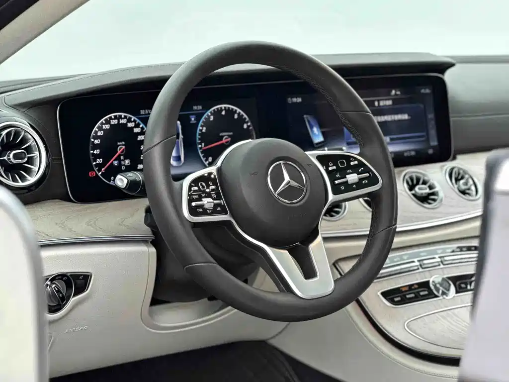 Mercedes-Benz E-Class (Import) — миниатюра 6