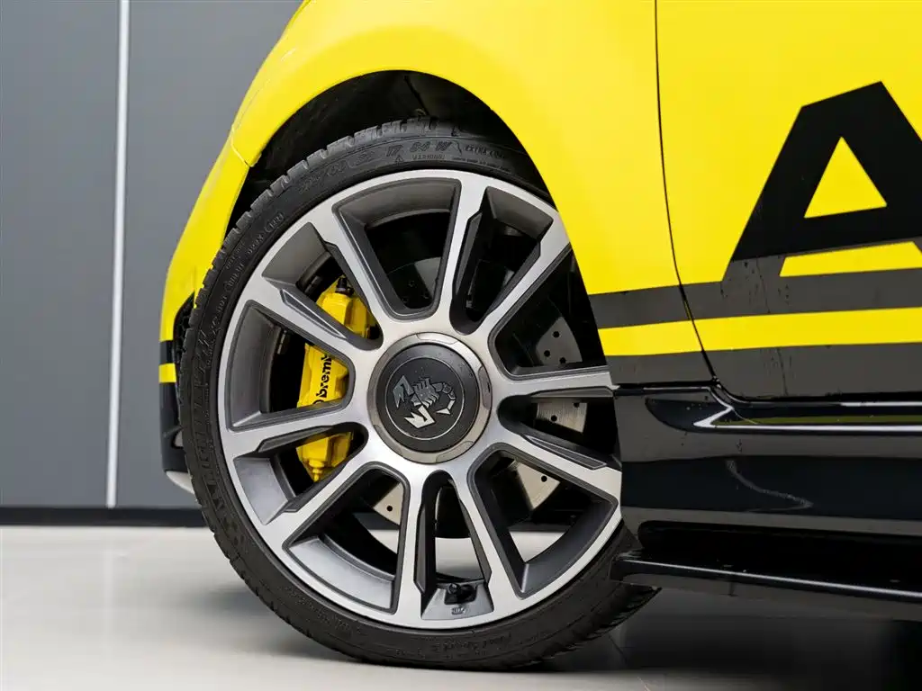 Abarth 695 2024 1.4T AT