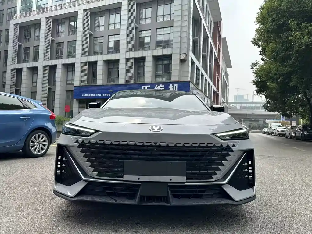 Changan UNI-V 2022 1.5T Luxury