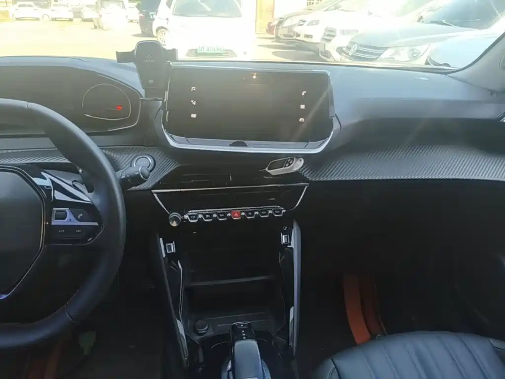 Peugeot 2008 — миниатюра 13