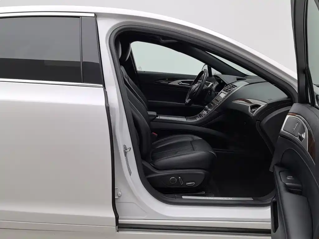 Lincoln MKZ — миниатюра 23