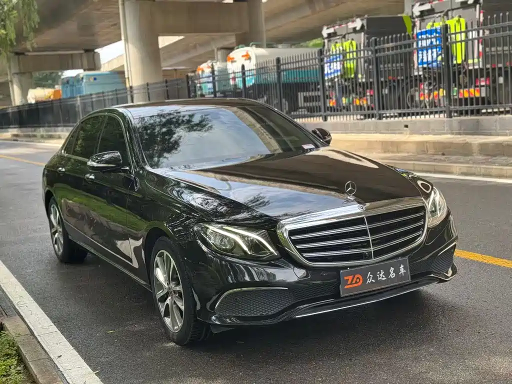Mercedes-Benz E-Class — миниатюра 3
