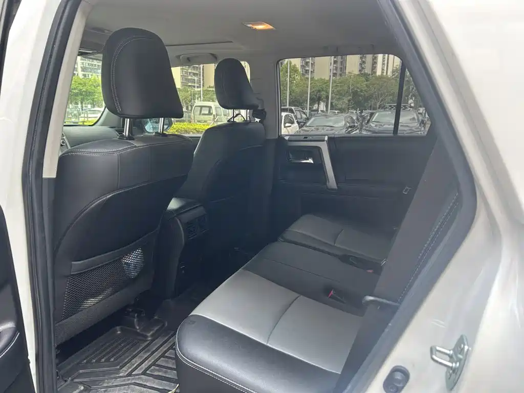 Toyota 4Runner — миниатюра 5