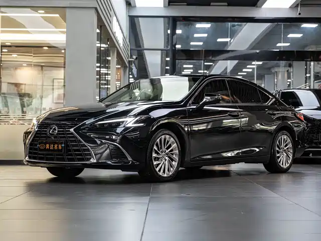 Lexus ES 2025 300h — фото 1