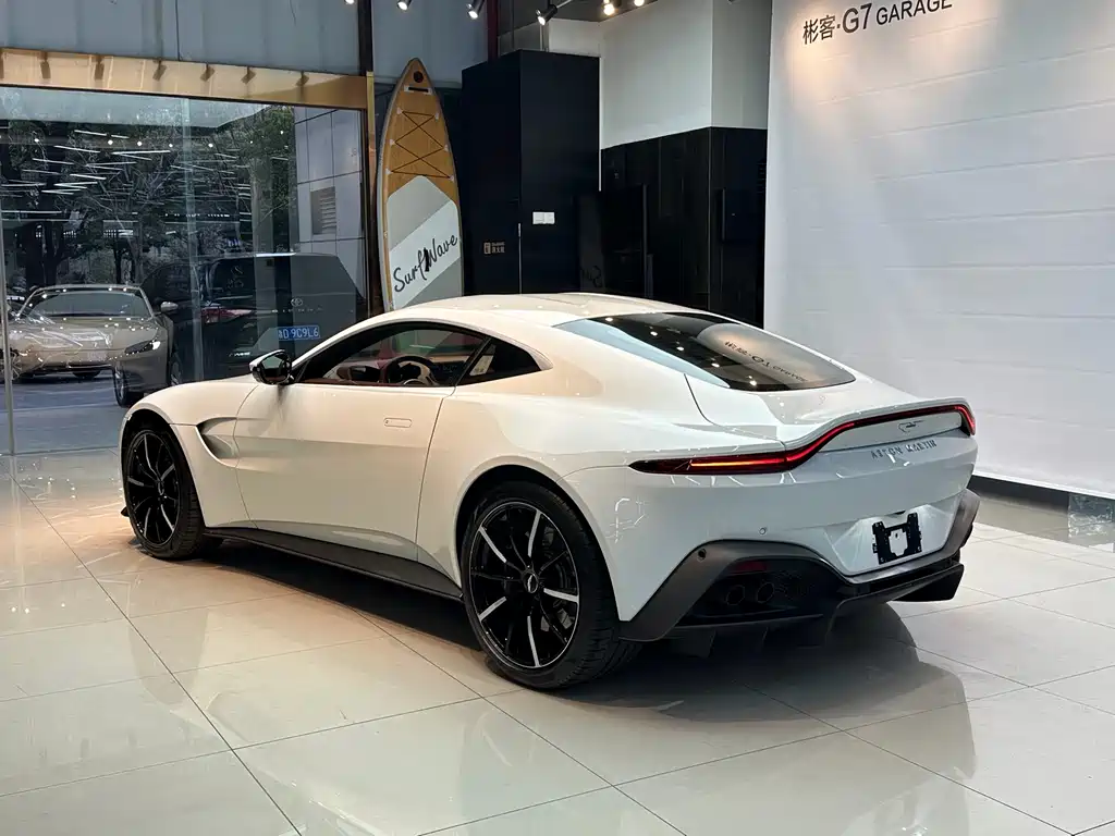 ASTON MARTIN V8 VANTAGE