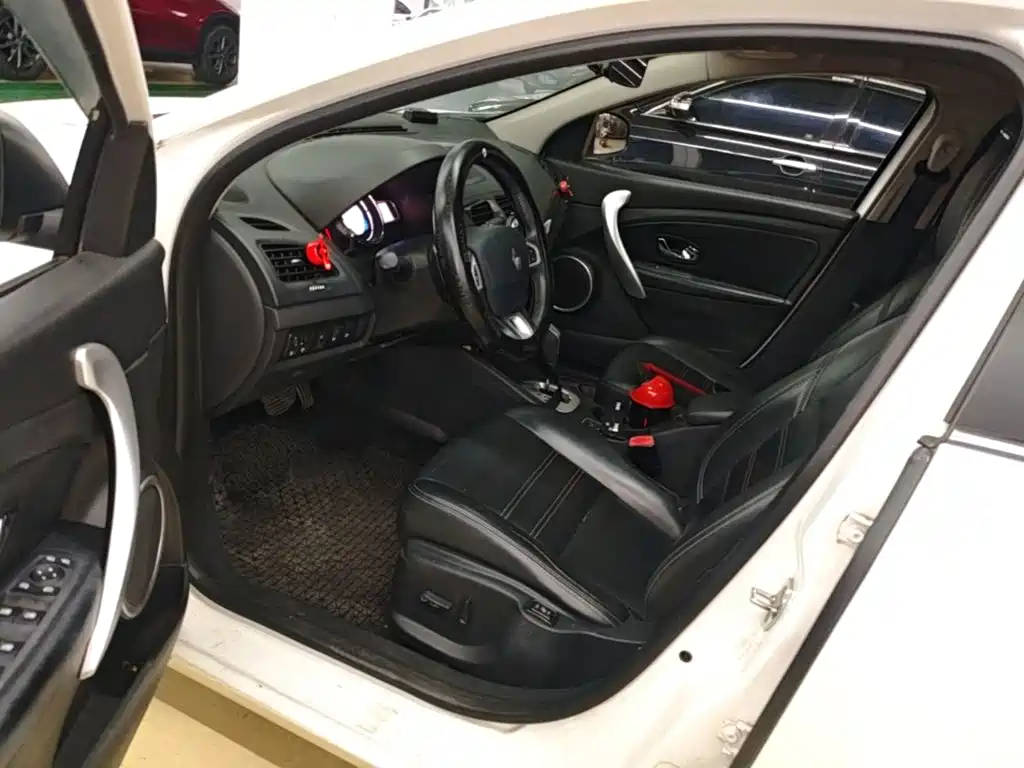 Renault Fluence — миниатюра 16