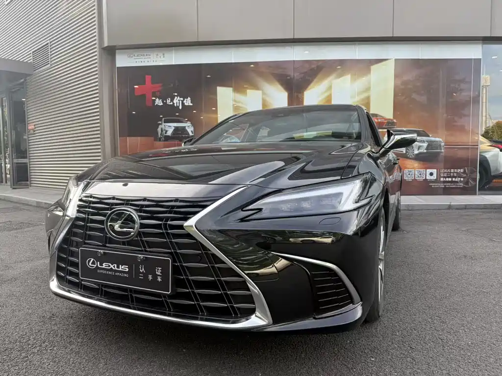 Lexus ES 2025