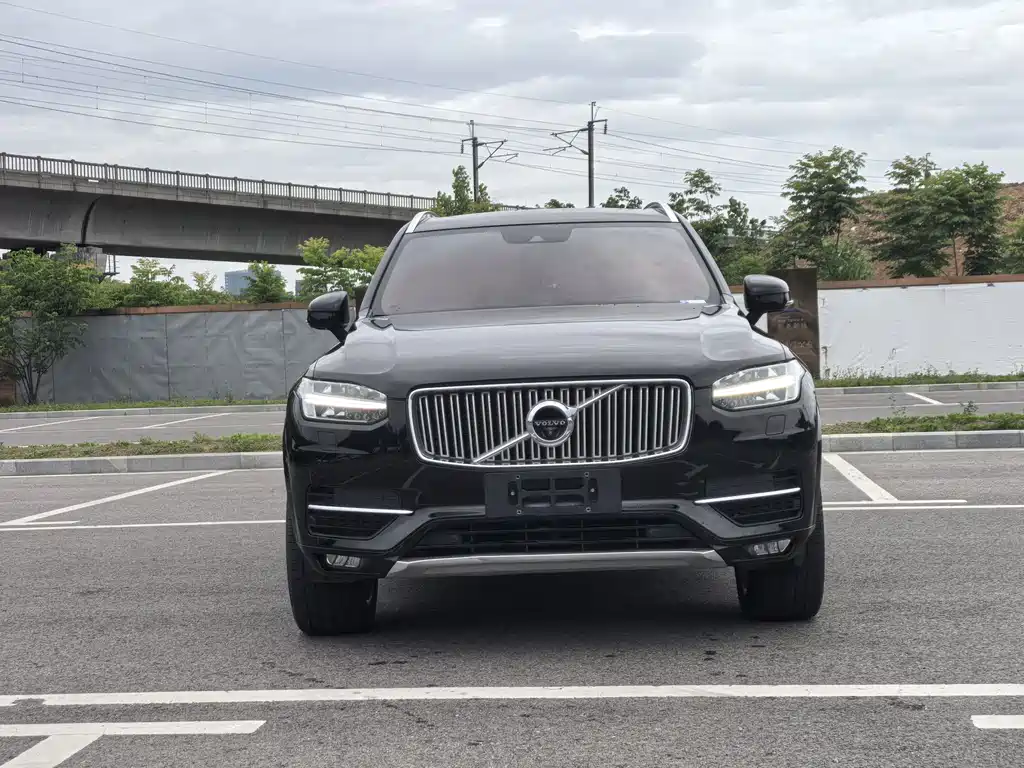 Volvo XC90 2017 T6 5 мест