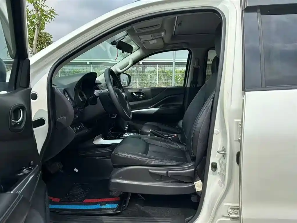 Nissan Terra 2018 2.5L AT Luxury