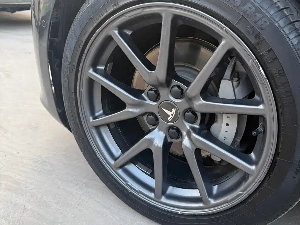 Tesla Model 3 — миниатюра 4
