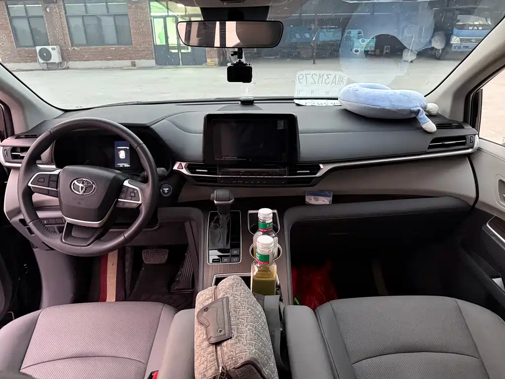 Toyota Sienna 2023 2.5L Luxury