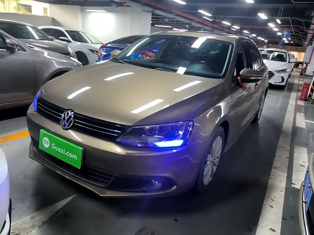 Volkswagen Sagitar 2015