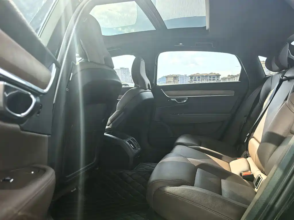 Volvo S90 — миниатюра 8