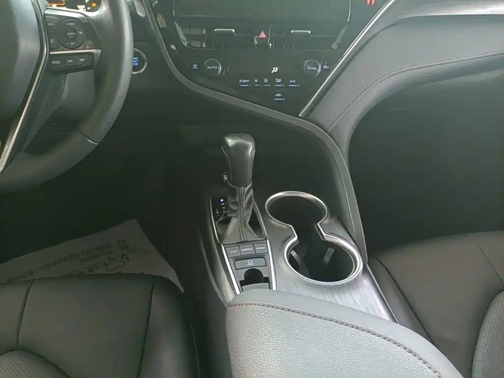 Toyota Camry — миниатюра 14