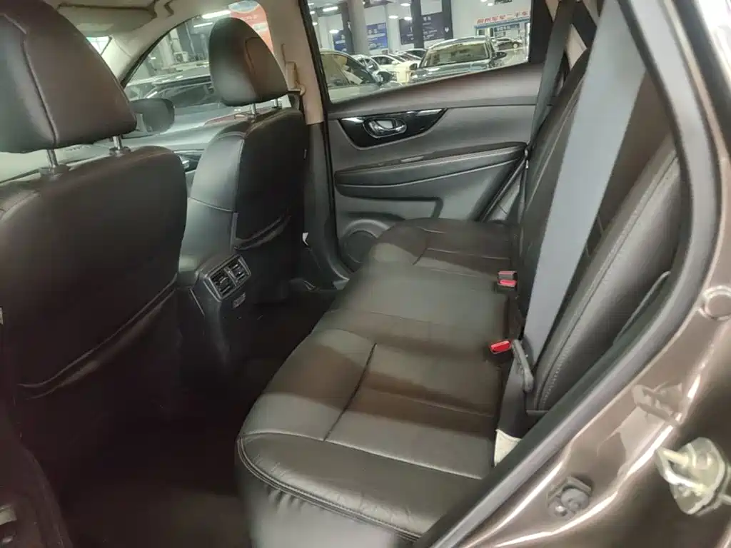 Nissan X-Trail — миниатюра 17