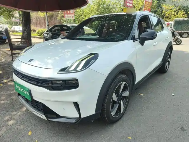 2021 Lynk & Co 06