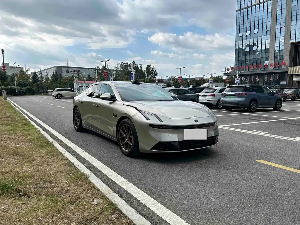 Lynk & Co 10 — миниатюра 3