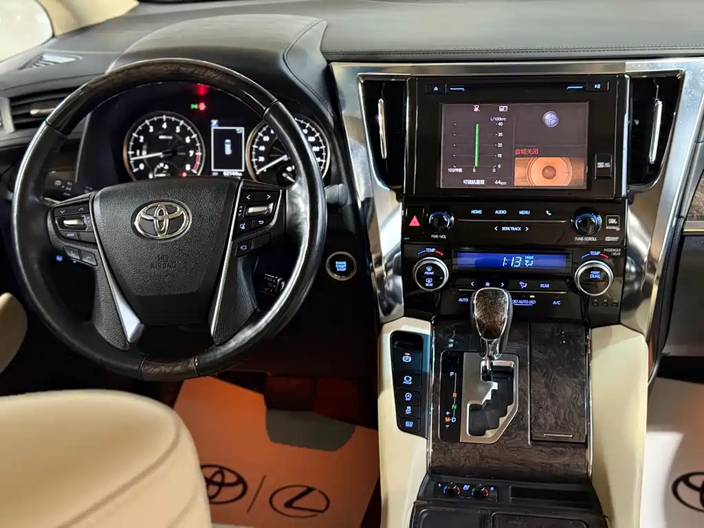 Toyota Alphard — фотографии объявления, Фото 19