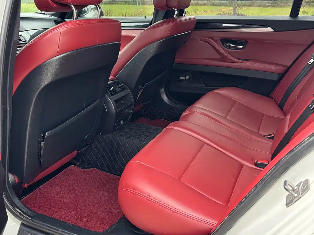 BMW 5 Series — миниатюра 10