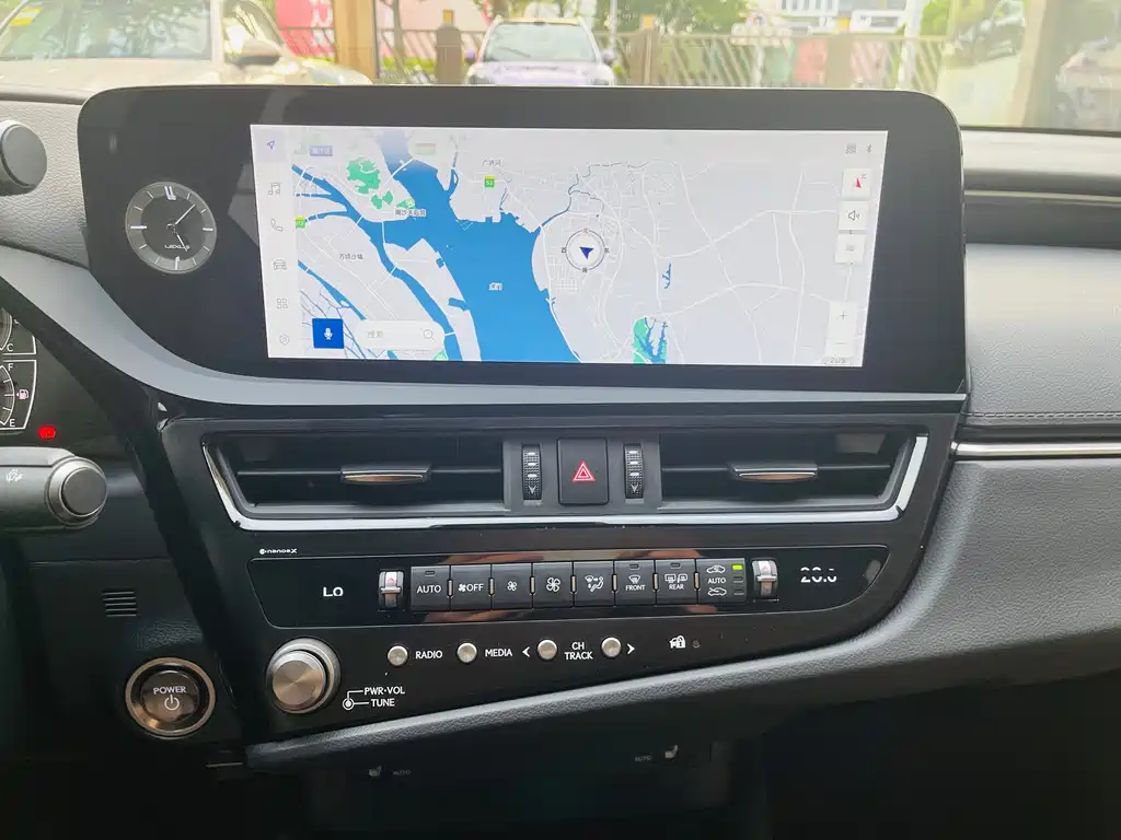 Lexus ES 2022 300h