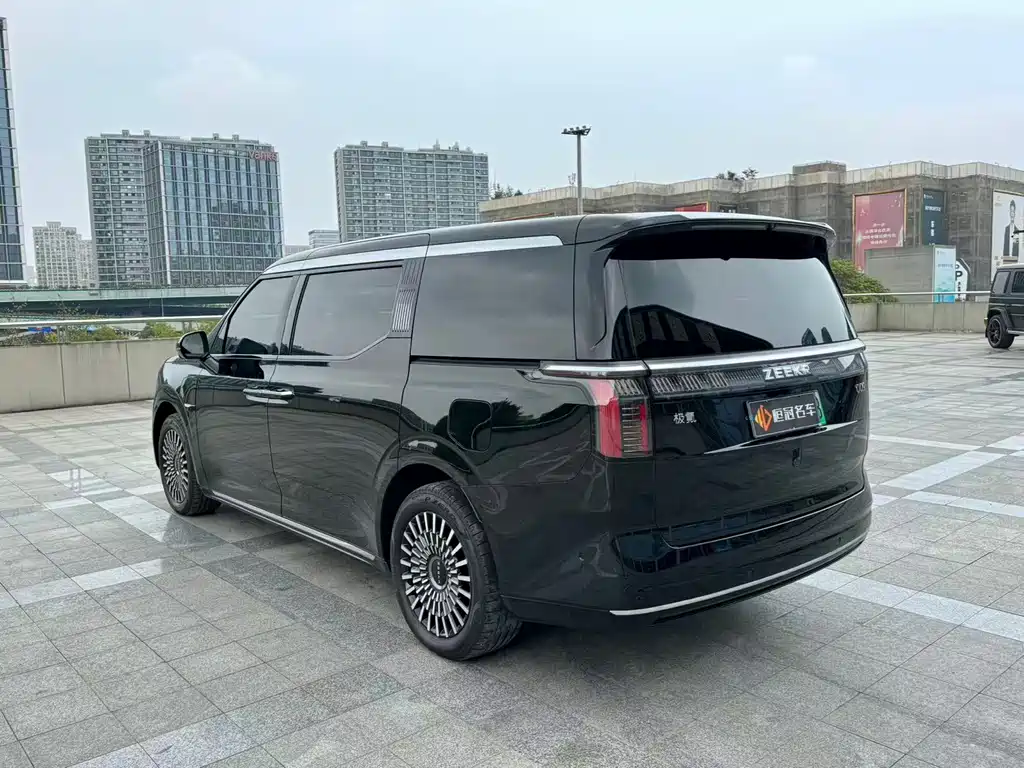 Zeekr 009 2024 мест 108kWh