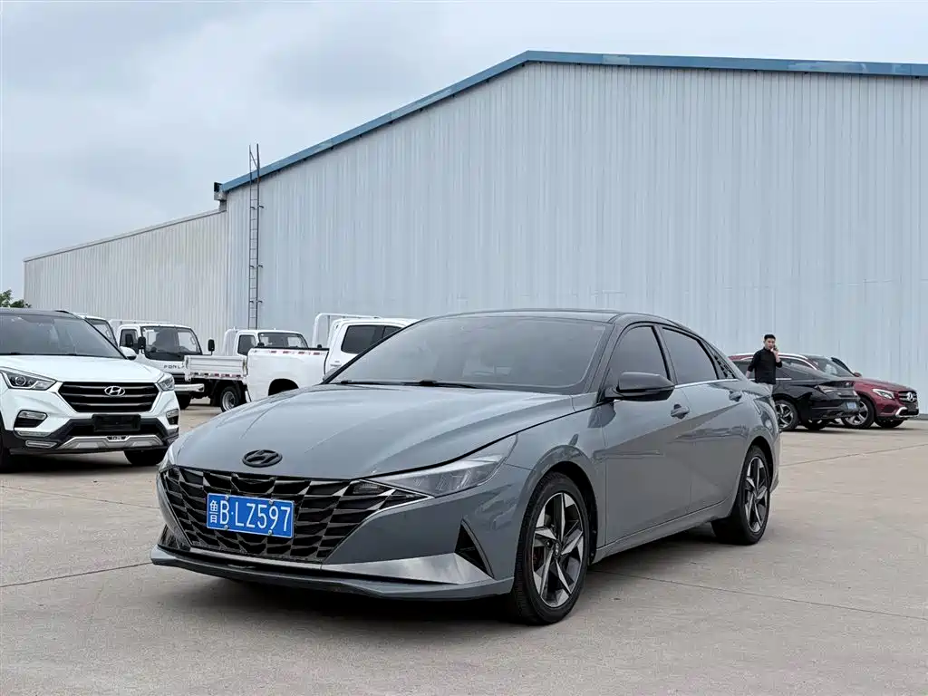 Hyundai Elantra 2022