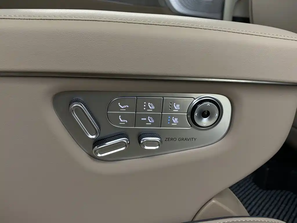 XPeng X9 — миниатюра 36
