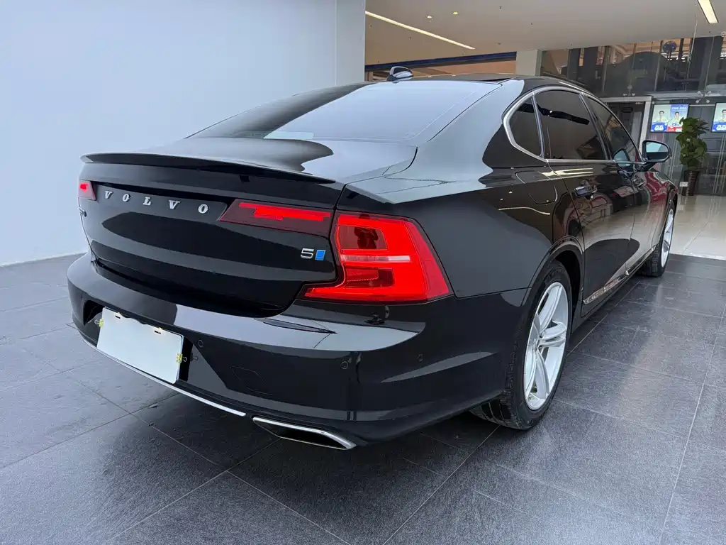 Volvo S90 2017 T4