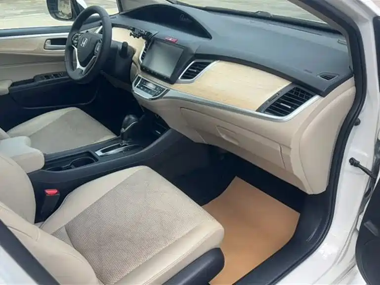 Honda Jade 2016 1.8L AT Comfort Elite 5 мест