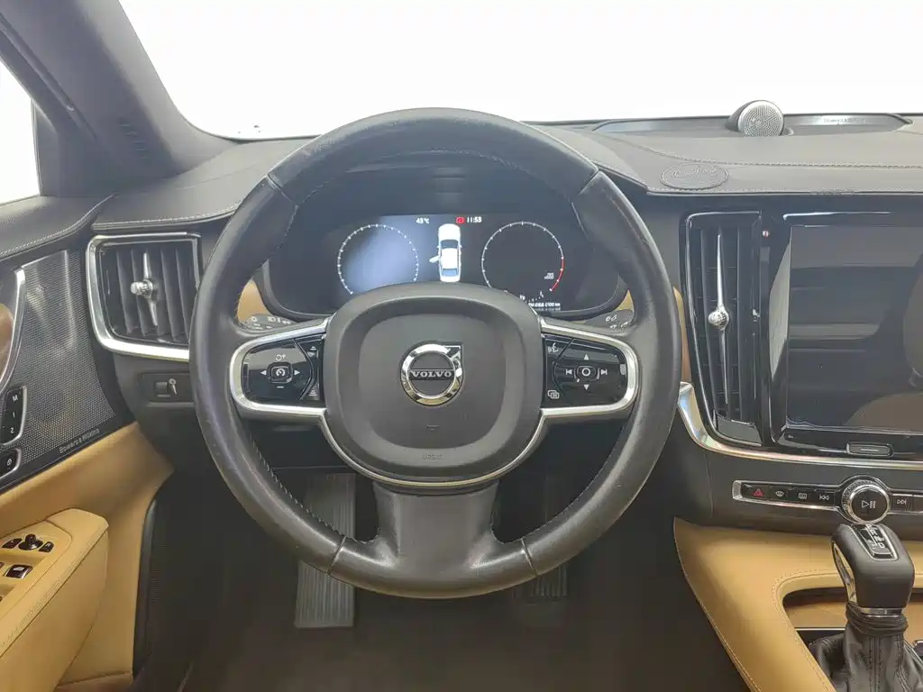 Volvo S90 — миниатюра 11