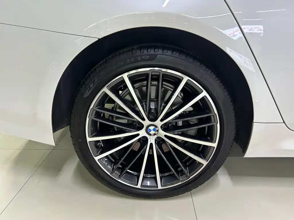 BMW 5 Series — миниатюра 24