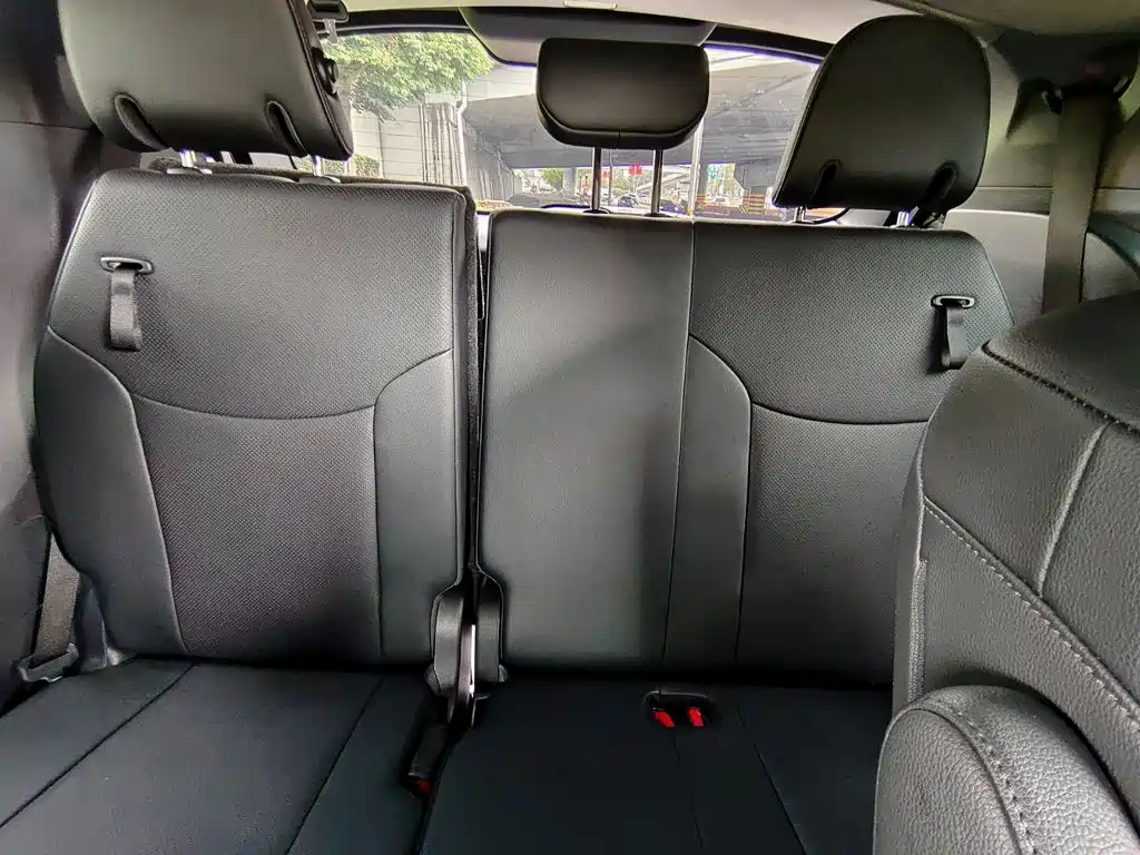 Toyota Sienna — миниатюра 9