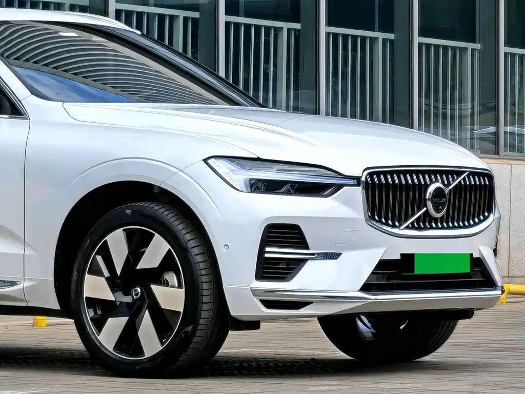 Volvo XC60 PHEV — миниатюра 8