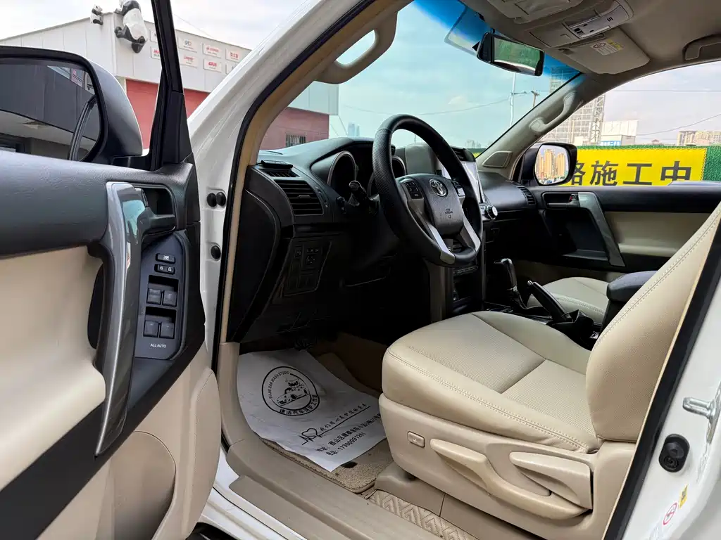 Toyota Land Cruiser Prado 2010 2.7L AT Standard