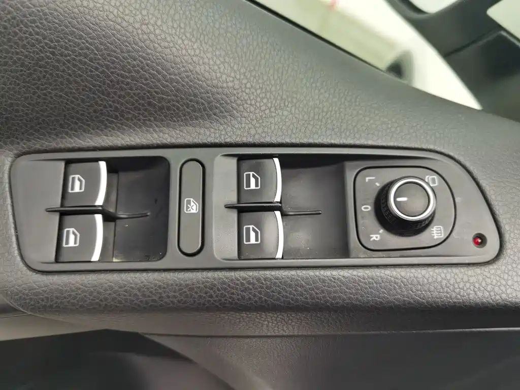 Volkswagen Tiguan — миниатюра 9