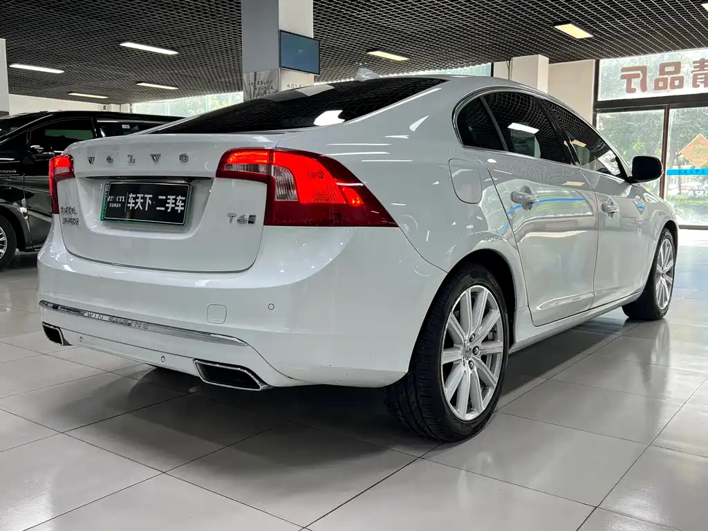 Volvo S60 PHEV — миниатюра 6
