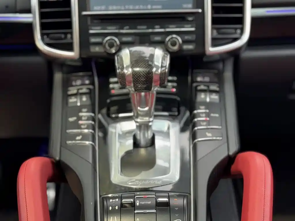 Porsche Cayenne — миниатюра 10