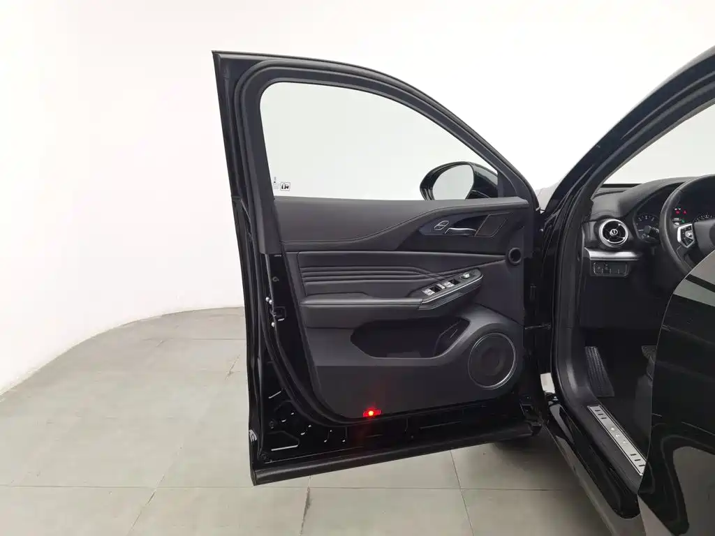 Wey Wey VV5 — миниатюра 8