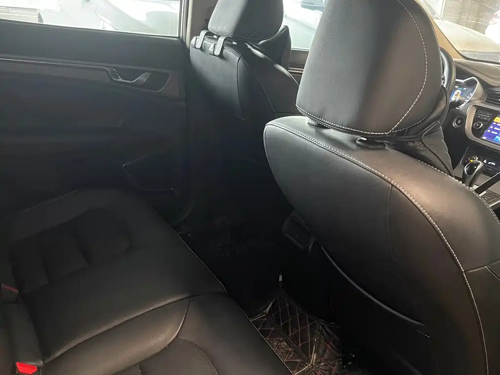 Geely Emgrand GS Sport Edition 1.3T Auto Fashion Leader Type, фото 7