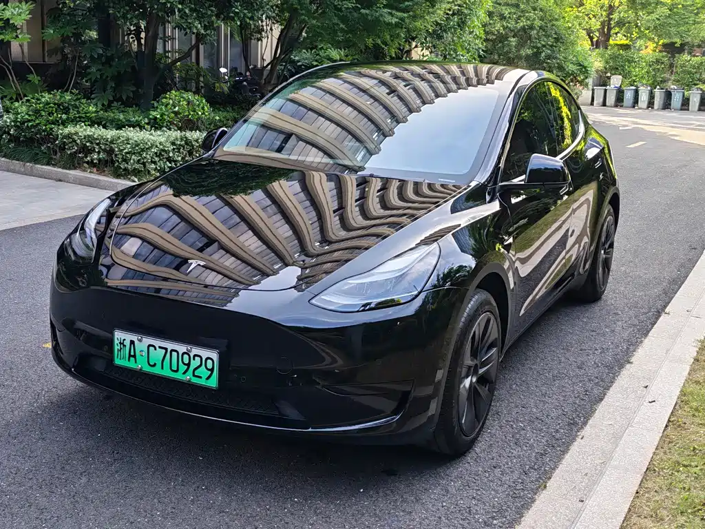 Tesla Model Y 2024