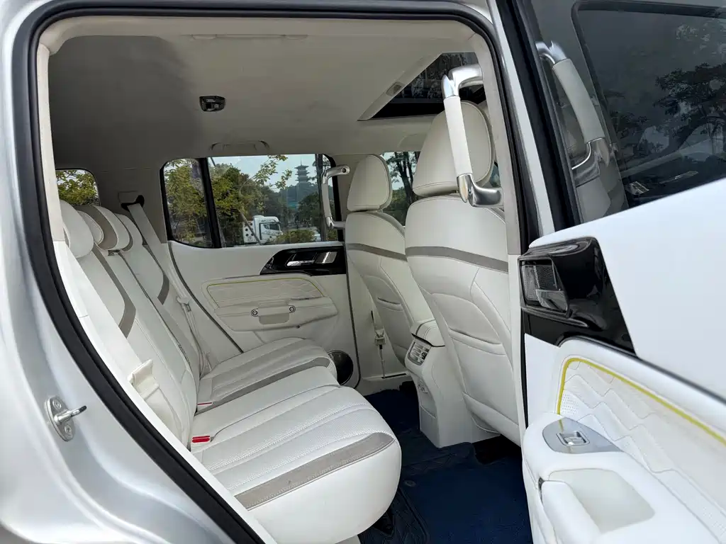 TANK CO CREATION TANK 300