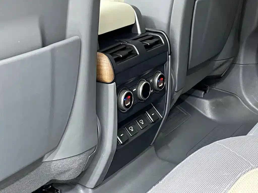 Land Rover Defender — миниатюра 20