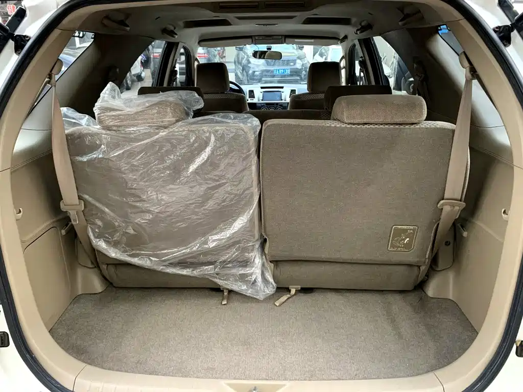Toyota Fortuner — миниатюра 16