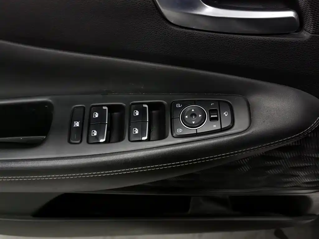 Hyundai Santa Fe — миниатюра 9