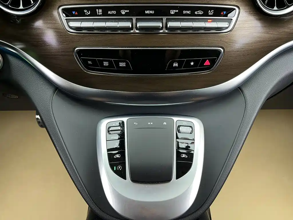 Mercedes-Benz V-Class — миниатюра 22
