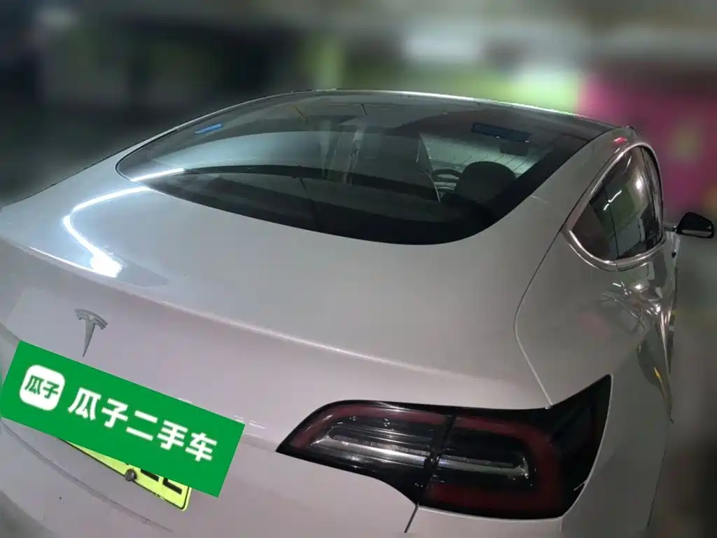 Tesla Model 3 — миниатюра 3