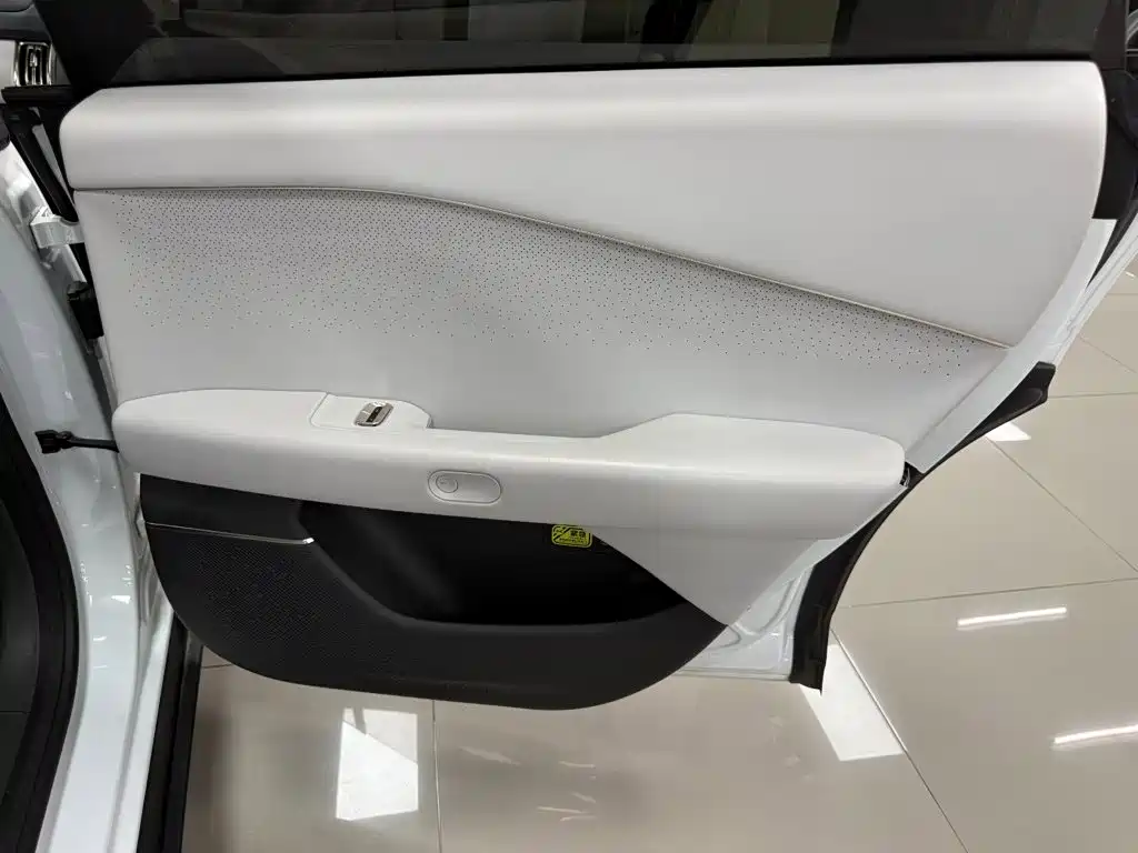 XPeng P7+ — миниатюра 13